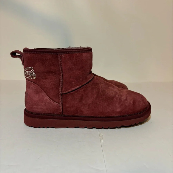 UGG Women's Classic Mini Crystal Bow Suede / Wool Lining Winter Boot Red Size 6 - Picture 1 of 10
